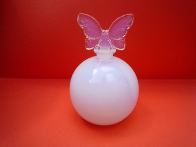 Botella opalina cristal mariposa H 10 CM - Botellas