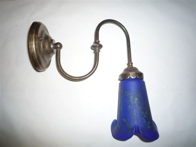 Lámpara de pared de pivote - sombra de pasta de vidrio - tulipán azul largo sin clavos