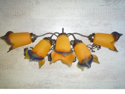 Lámpara de pared Nymphea pasta de vidrio con cinco tonos tulipán punta larga color amarillo ocre azul