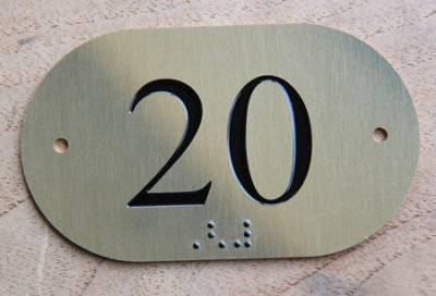 Número de puerta de latón + braille