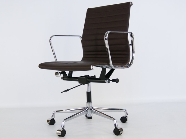 Silla Eames Alu EA117 - Marrón oscuro